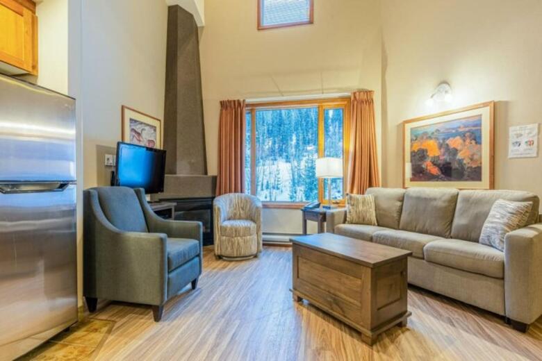 Nancy Greene's Cahilty Lodge - Hotel Room