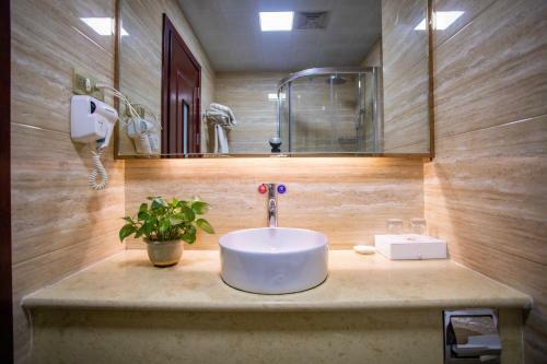 Thw Hotel