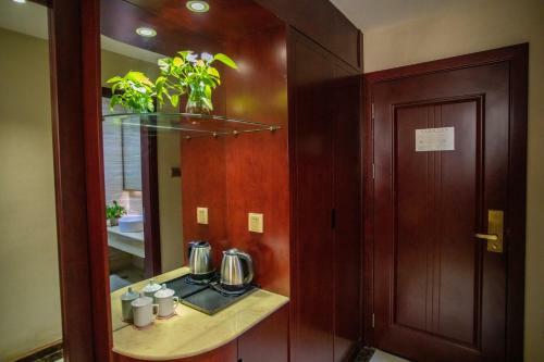 Thw Hotel