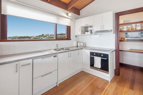 New Iluka Encounter Bay 4 Bdrms Ocean Views Wifi