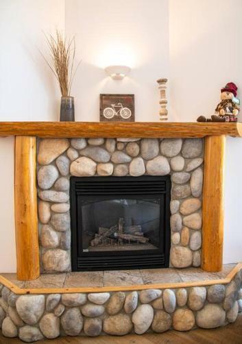 Cozy Mountain Retreat W/ Private Hot Tub
