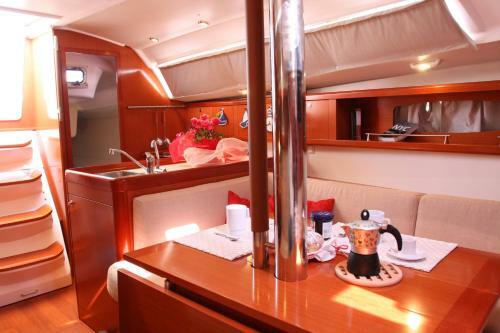 Boat & Sailing Torregrande Sinis Yachting