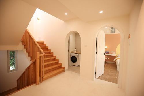 Locals Apartment House 01