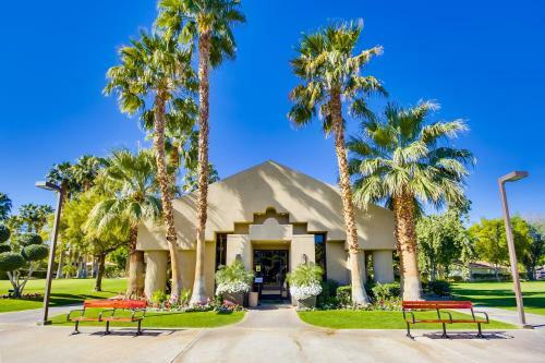 Hotel Emerald Desert Rv Resort