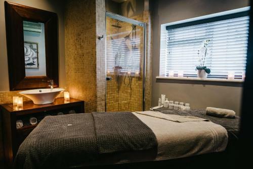 Rowton Hall Hotel And Spa