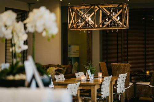 Rowton Hall Hotel And Spa