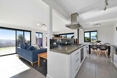 Top Of The Bay-modern Home With Spectacular Views