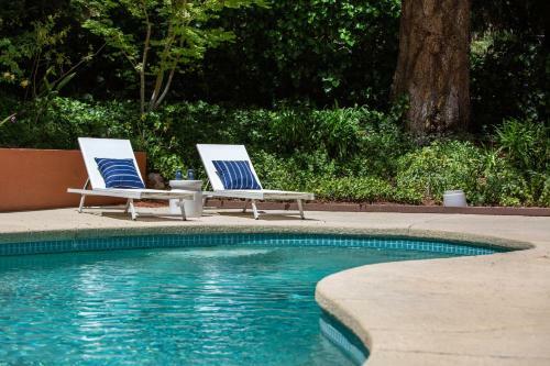 Leon - Private Character Cottage W Pool & Hot Tub