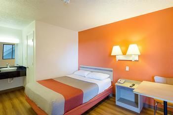 Motel 6 Baton Rouge East