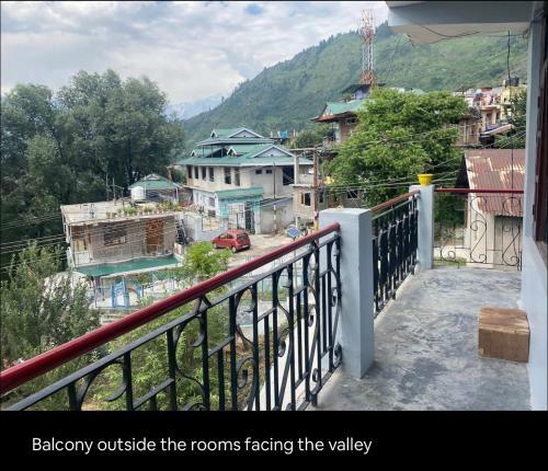Varun Guest House, Sarahan