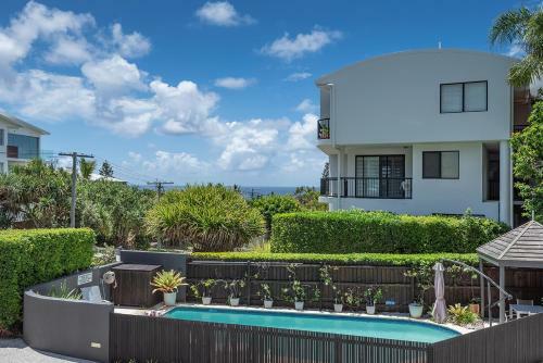 Ocean Views - Sunshine Beach Townhouse & Pool