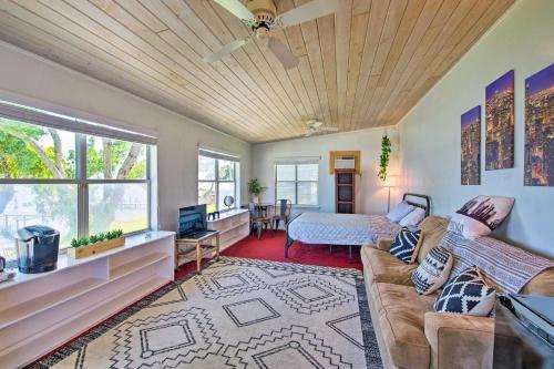 Tropical Villa Screened Porch And Water View!