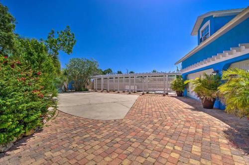 Tropical Villa Screened Porch And Water View!