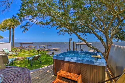 Waterfront Villa With Deck And Dolphin Watching!