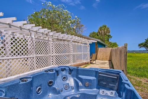 Waterfront Villa With Deck And Dolphin Watching!