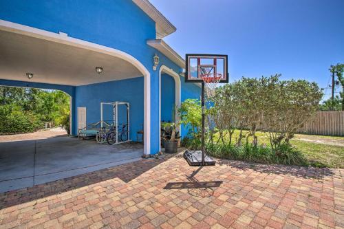Riverfront Villa With Hot Tub And Fire Pit Access
