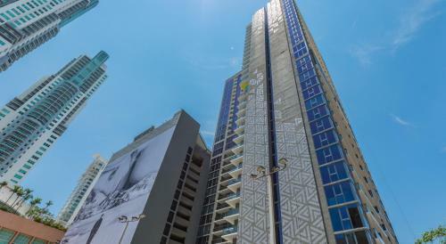 Apartamento Luxury High-rise 2/2 Condo W/oceanview Balcony