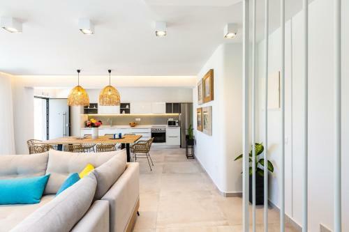 Villa Smili-naiades/3 Bedrooms, Luxury, Beachfront