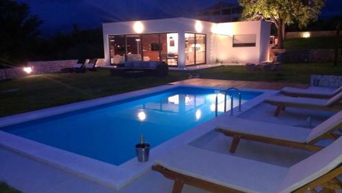 Luxury Villa Luminosa