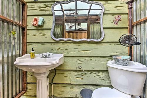 Oasis With 2 Stand-alone Casitas And Outdoor Bath
