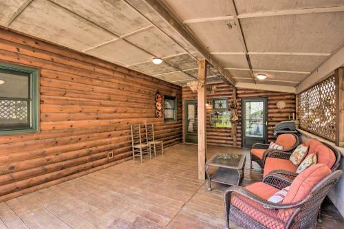 Spacious Hiawassee Cabin With Porch And Mtn View!