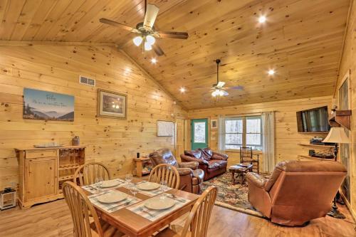 Peaceful Ellijay Cabin With Grill And Mtn Views!