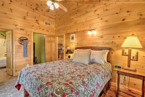 Peaceful Ellijay Cabin With Grill And Mtn Views!
