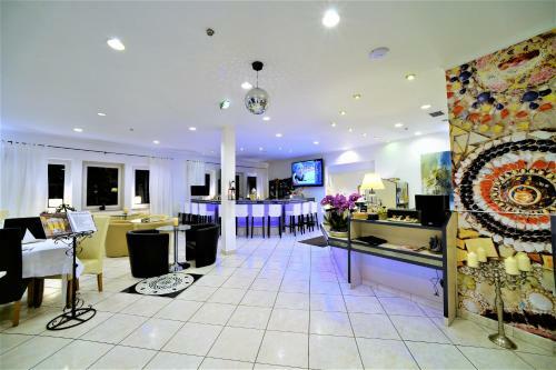 Ascot Hotel