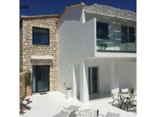 Dion Villa