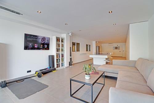 Cozy Luxury Big Pool Villa & Childrens Zoo