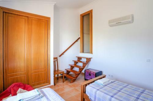 Casa Fonte Santa Com Dois Quartos, Piscina E Estacionamento