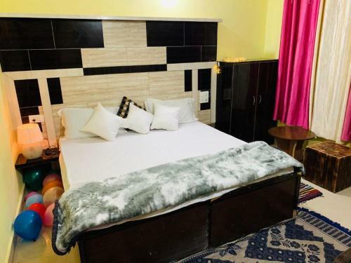 Naddi Home Stay Dhauladhar View