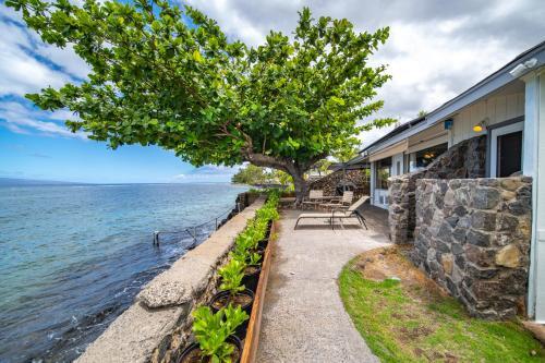 Oceanfront Lahaina Front Street Private Home