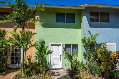 Refreshing Renovation Walk To The Beach