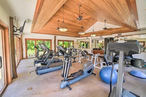 Tropical Escape With Pool Access, 1 Mi To Beach