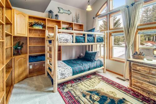 River And Mountain View Retreat