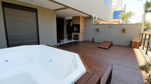 1086 - Apartamento T�rreo Com Jacuzzi No Centro de Bombinhas