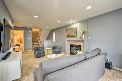 Immaculate Family Townhome - Walk To Beach!