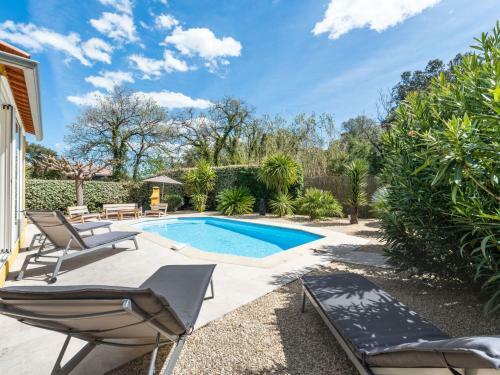 Holiday Home Le Clos Du M�rier