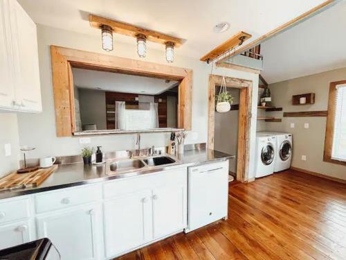 Apartamento Adorable Boho Retreat 1 Block From Downtown Scene