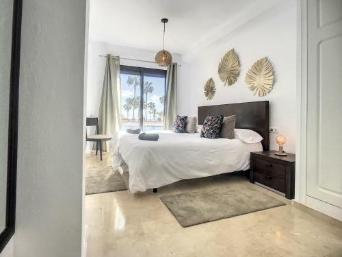 Superb Seafront Apartment Marina Real 305