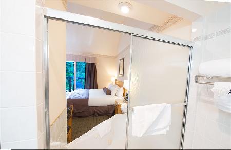 Hotel Waterton Glacier Suites - Deluxe Suite