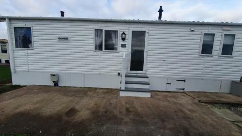 Flosh Caravan, Manor House Park