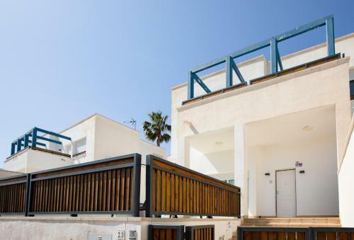 Apartamento Luminous Villa With Terraces And Salt Water Pool
