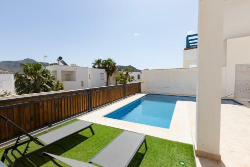 Apartamento Luminous Villa With Terraces And Salt Water Pool