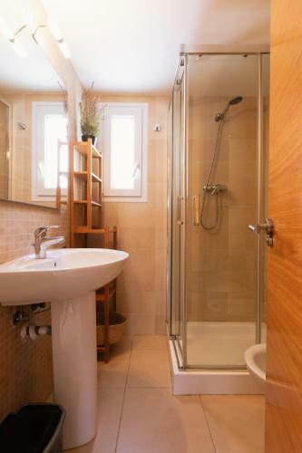 Apartamento Luminous Villa With Terraces And Salt Water Pool