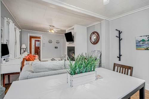Nantucket Cottage In New Buffalo