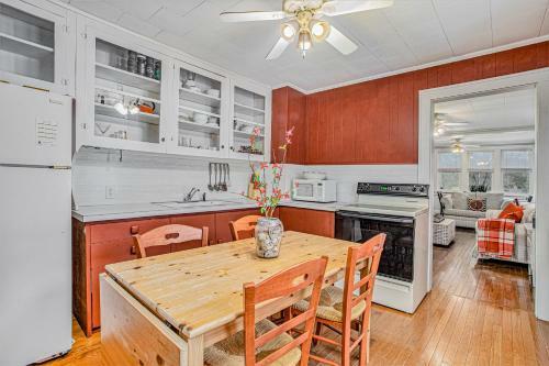 Nantucket Cottage In New Buffalo