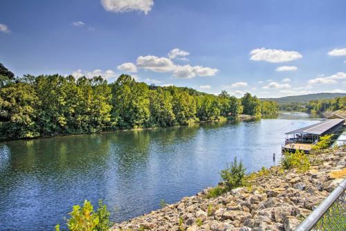 Apartamento Remodeled Condo Half Mi To Fall Creek Marina!
