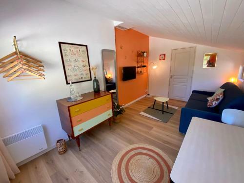 Hostal Chambre de Charme Ind�pendante-proche Uz�s